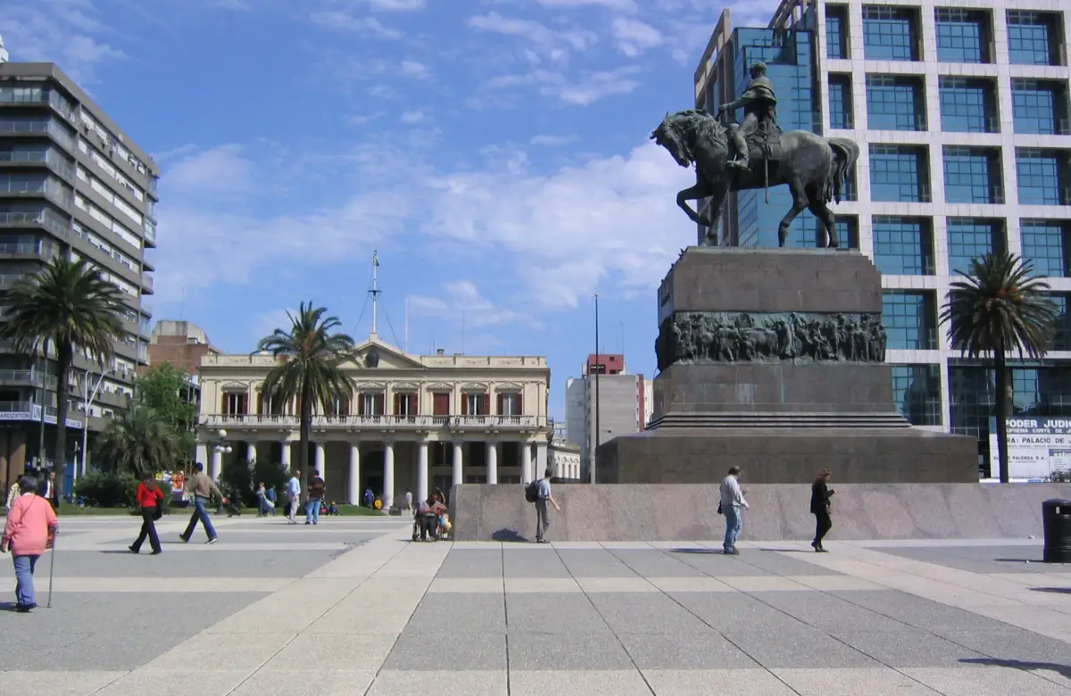 El segundo tiempo de Uruguay según BTG Pactual: bases sólidas, el marcador del frente fiscal y las “batallas” del equipo económico 