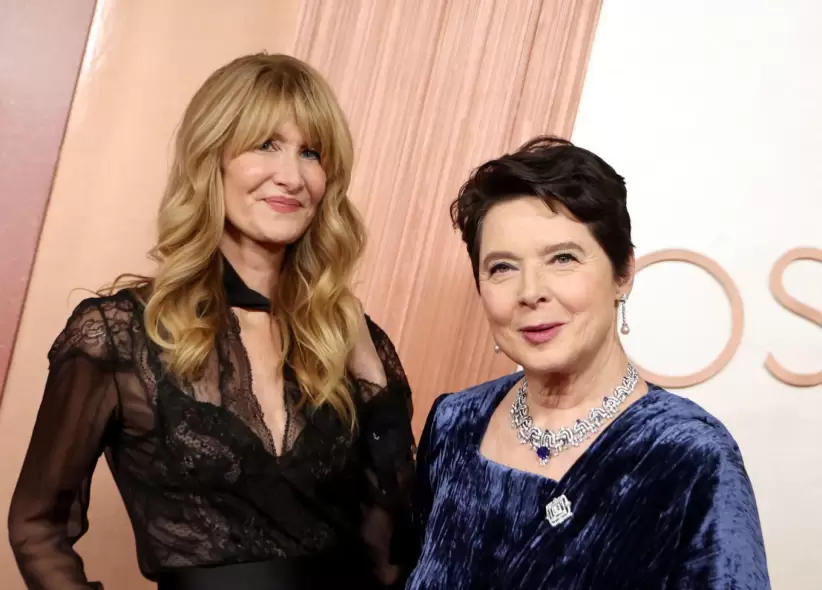 Isabella Rosellini -de Blue Velvet- y Laura Dern en la Alfombra Roja