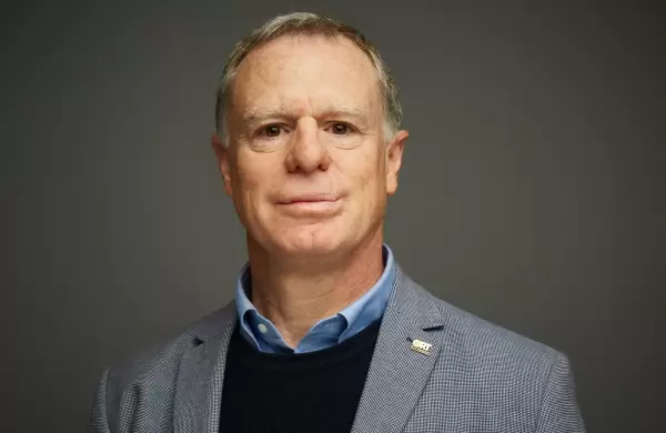 Pens que lo iban a echar, pero Enrique Topolansky descubri en su primer empleo lo positivo de "hackear el sistema"