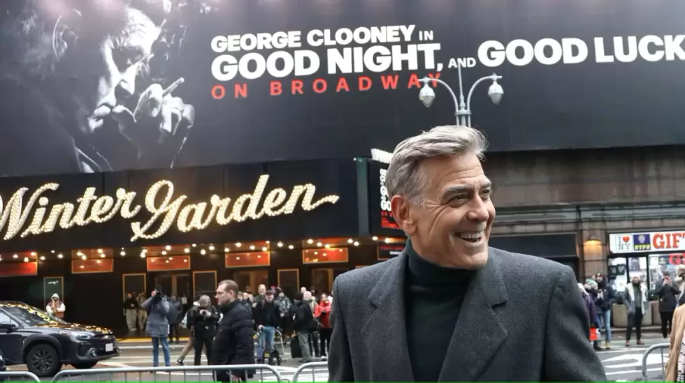 George Clooney frente a la prensa y antes del estreno en Broadway, volvi al tea
