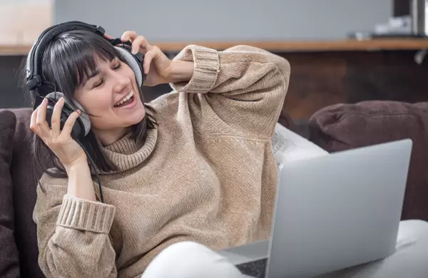 Cómo cambió la forma de escuchar música y podcasts: las cifras detrás del fenómeno