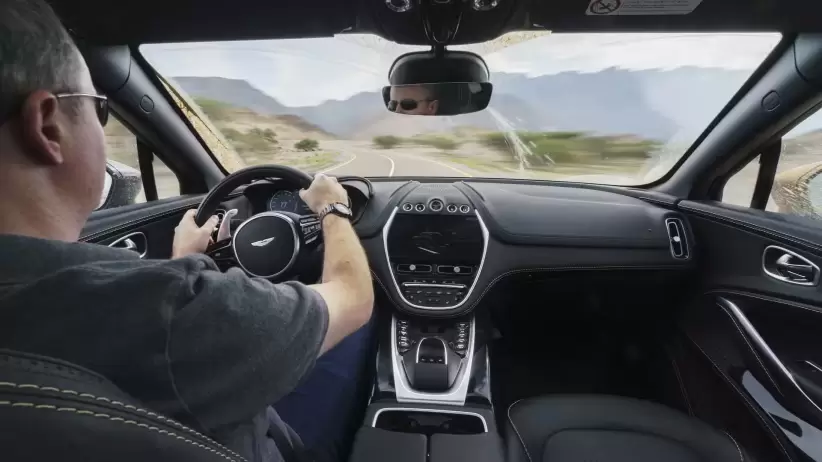 Aston Martin DBX S