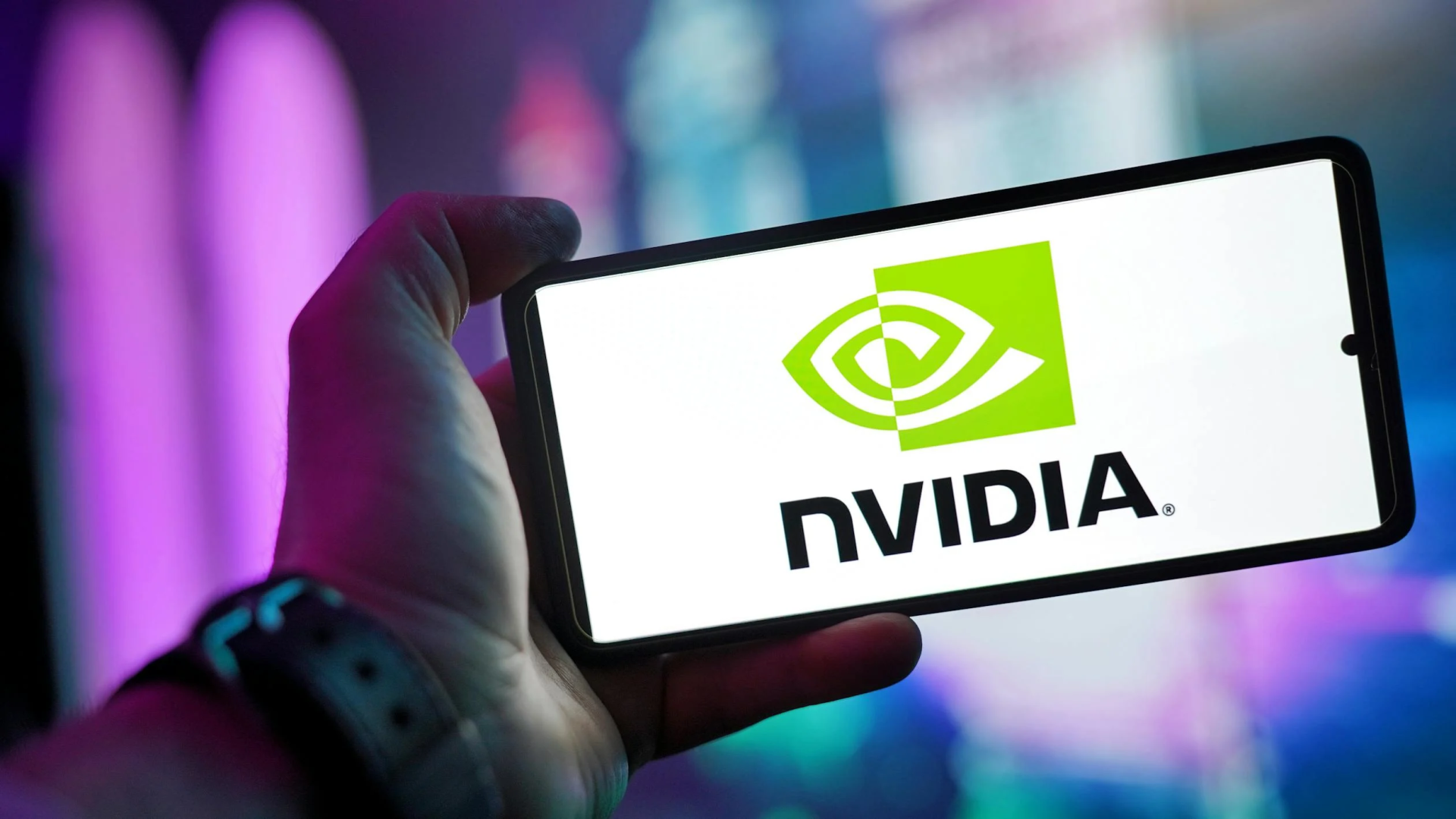 Nvidia invierte US$ 5.000 millones en su rival Intel y sus acciones se ...