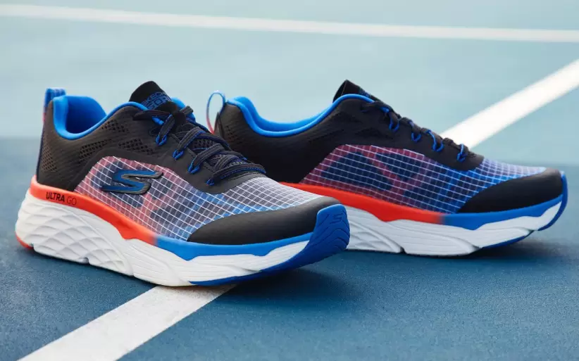 Skechers vende una amplia variedad de calzado tanto de moda como deportivo, con precios que van desde los US$ 45 hasta los US$ 125.