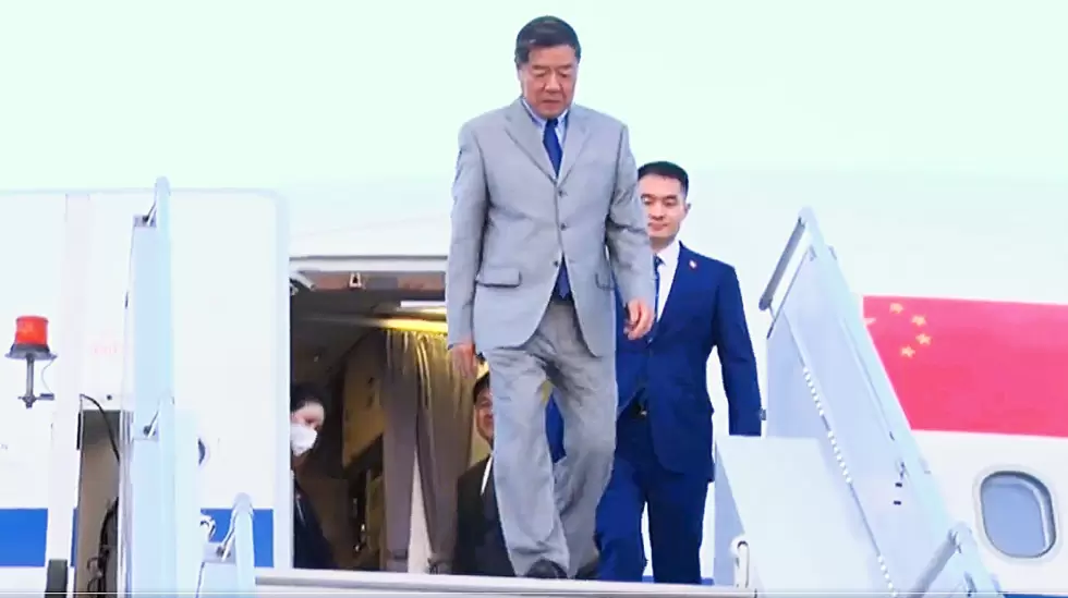 he lifeng bajando avion china