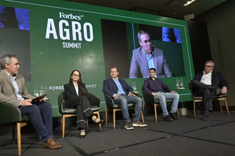 Andrés Oyhenard, Marcia Del Campo, Adrián Zanoni, Matías Machado y Martín Secco. Foto: Diego Olivera.
