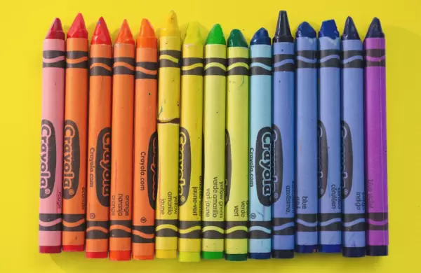 El giro silencioso de Crayola: cómo pasó de una marca infantil a conquistar a adultos en todo el mundo