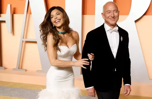 Mientras Jeff Bezos celebraba su boda, vendió acciones de Amazon por US$ 737 millones y reavivó la polémica por sus impuestos