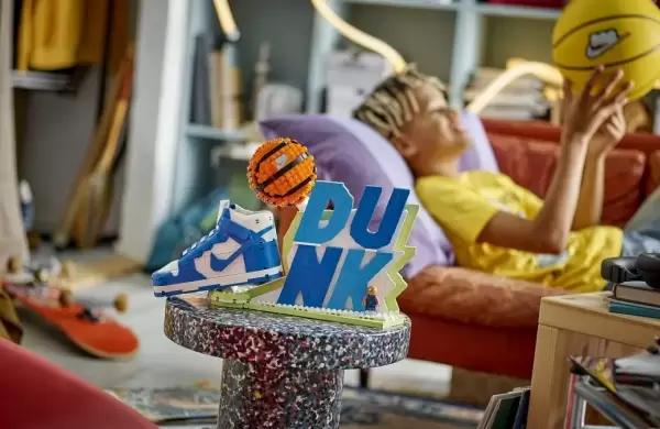 Nike se mete de lleno en el universo infantil con LEGO: qué hay detrás de la alianza