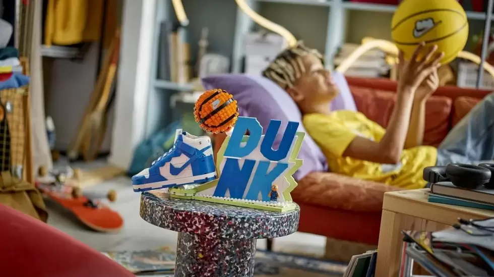 Conjunto de ladrillos Nike Dunk x LEGO