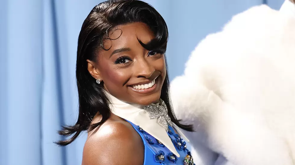 Simone Biles (Foto por Mike Coppola/MG25/Getty Images para The Met Museum/Vogue)