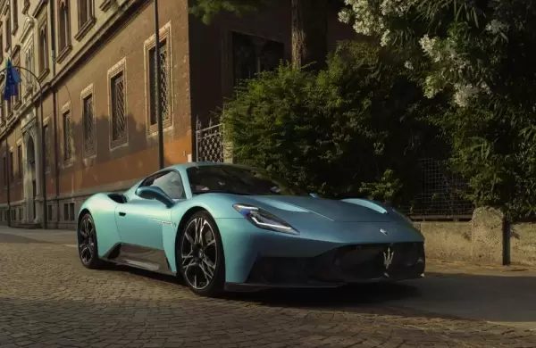 El superauto de Maserati que se inspira en el mar y conquista las rutas con su biturbo de 621 caballos