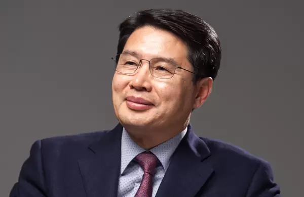 Los centros de datos, la IA y los autos eléctricos duplicaron el valor de una empresa crítica e hicieron millonario a Park Dong-suk