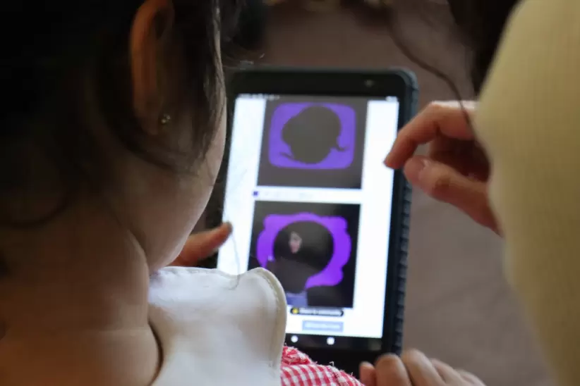Niña con tablet. Foto: Gentileza Ceibal.