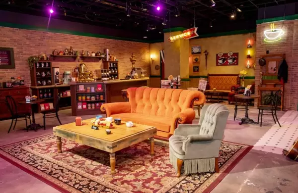 Del traje de gladiador de Joey al sillón naranja: así es la nueva "FRIENDS Experience" en Las Vegas