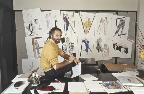 Londres le rinde homenaje a Gianni Versace: así es la muestra inmersiva que celebra el legado del diseñador italiano