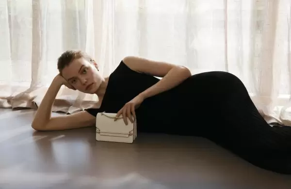 El secreto de la marca escocesa de bolsos que conquistó a Lady Gaga y a Margot Robbie y ahora busca los US$ 133,7 millones