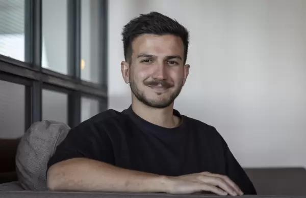 Tres "piques" para invertir y cómo gestiona su dinero Gastón Pérez, el influencer detrás de Finanzas Gastón