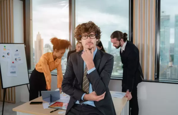 La trampa de la IA: cómo el miedo a ser reemplazado afecta la productividad de los colaboradores