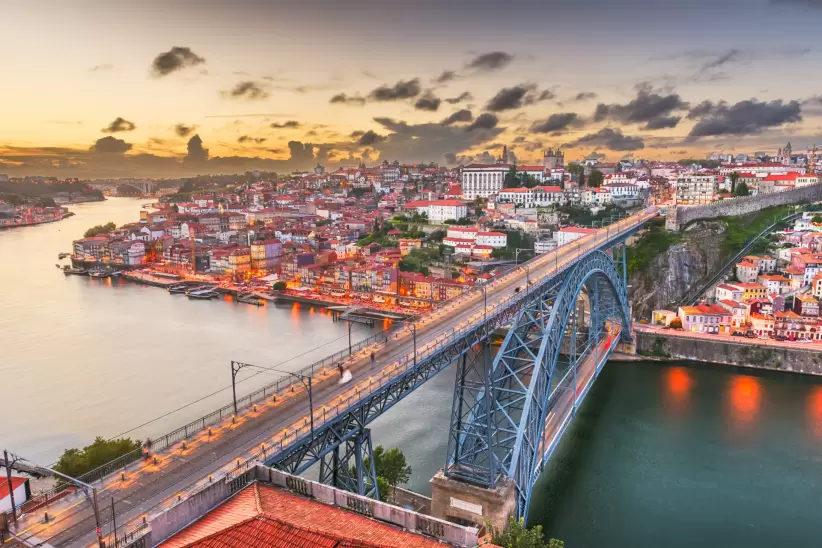 porto-portugal-skyline-2025-03-24-00-26-49-utc