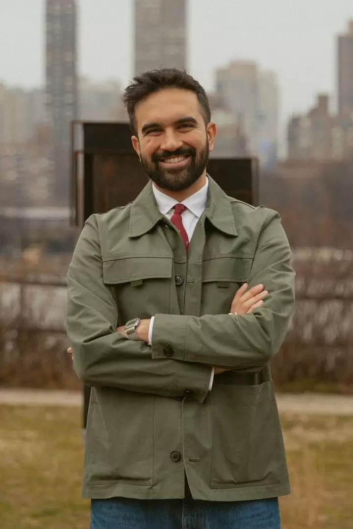 El asamblesta del estado de Nueva York Zohran Mamdani fotografiado en el Distrito 36 de la Asamblea, fotografiado por Kara McCurdy.