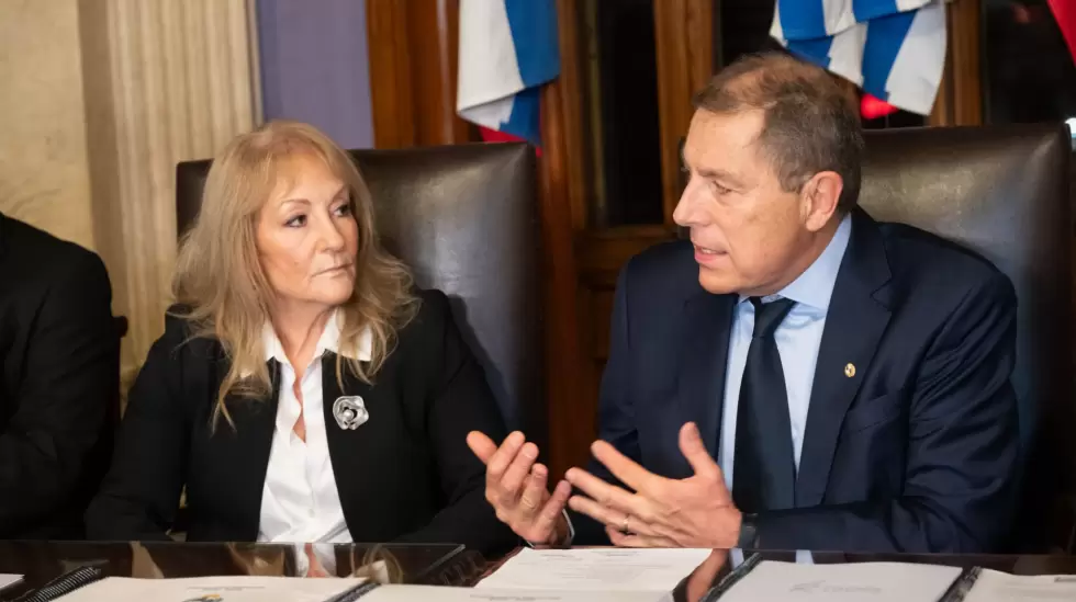 Carolina Cosse y Gabriel Oddone  durante la presentacin del Presupuesto Quinque