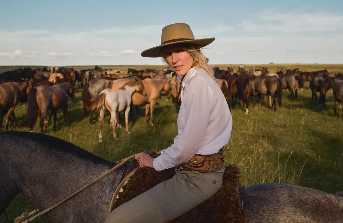 La diseñadora rioplatense que seduce a Hollywood: sus vestidos en "El diablo viste a la moda" y la estrategia global con LVMH