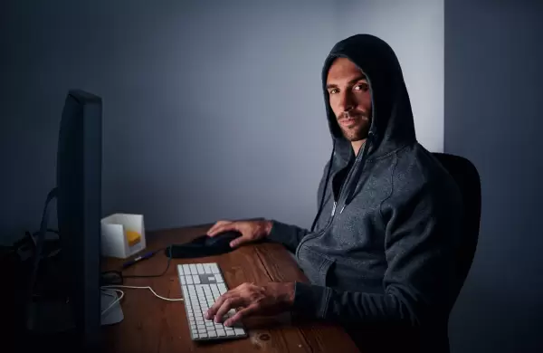 Un solo delincuente usó un chatbot para atacar 17 organizaciones en un mes