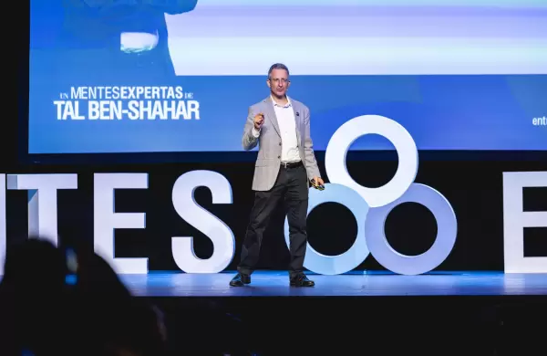 Del aula de Harvard al Teatro Metro: las tres trampas mentales que impiden vivir una vida plena que abordará Tal Ben-Shahar en Montevideo