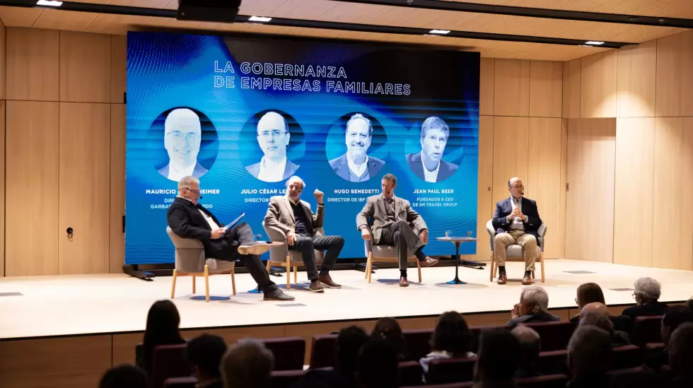 Hugo Benedetti, Jean Paul Beer y Julio Csar Lestido en el panel de CUGO