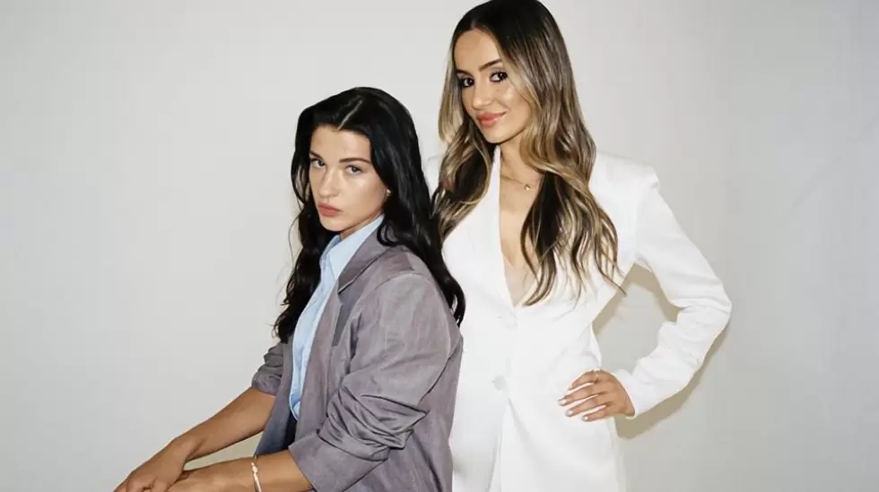 Cofundadoras de Phia, Phoebe Gates y Sophia Kianni.