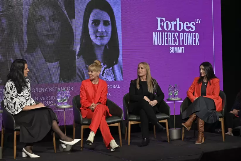 Marcela Dobal, Ximena Torres, Carolina Abuchalja y Lorena Betancor. Foto: Diego Olivera.