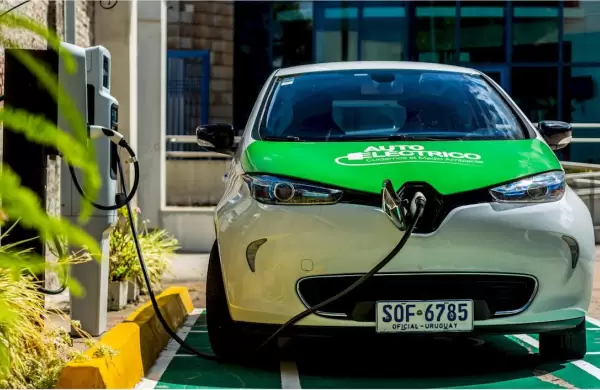 Pagar $ 30 para recorrer 100 km: el boom elctrico comienza a masificarse y desafa la infraestructura de cargadores