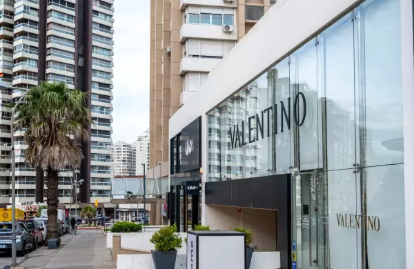 Guía para entender el litigio de Valentino en Uruguay: ayer se presentaron peritaje y pruebas físicas de los productos