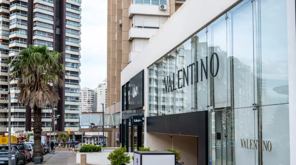 Local de Valentino en Punta del Este. Fotos: Rodrigo Guillenea.