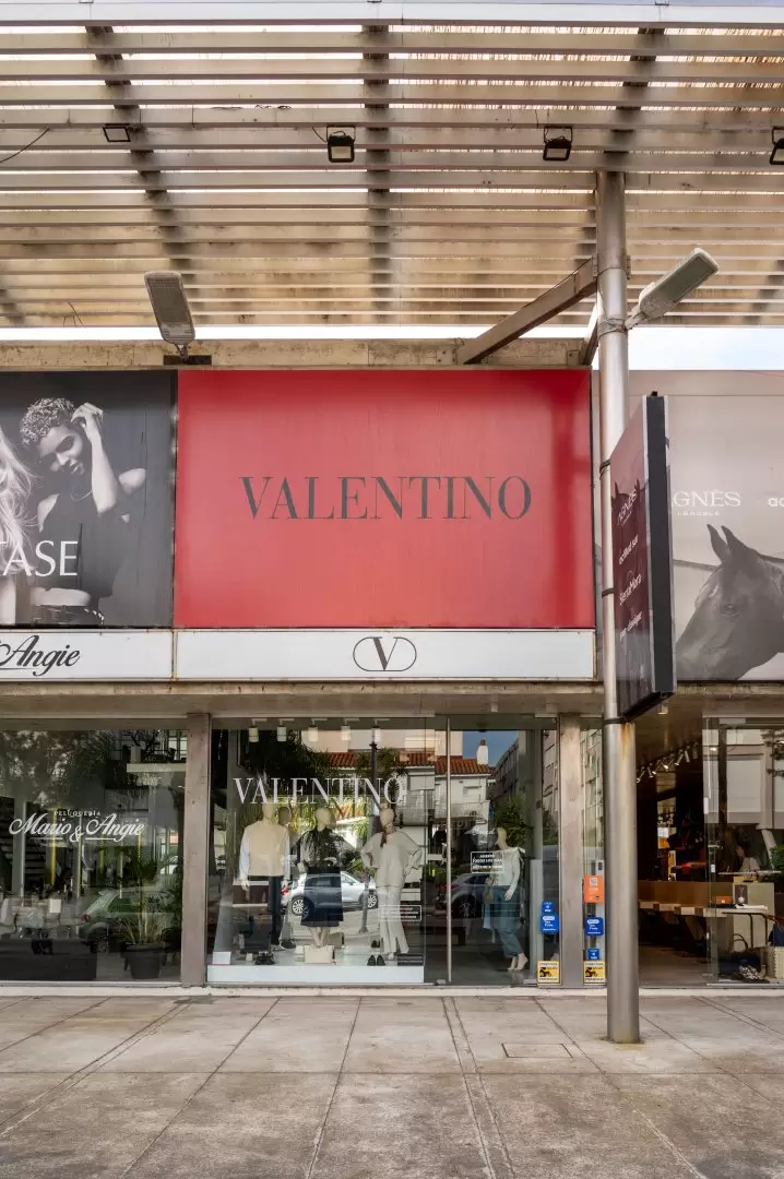 Local de Valentino en Punta del Este. Fotos: Rodrigo Guillenea.