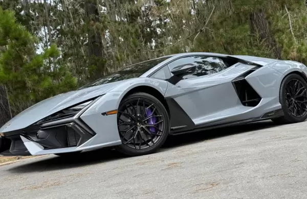 Lamborghini present "Revuelto", su primer auto hbrido, y Forbes lo puso a prueba
