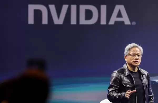 Trump permite la venta de chips avanzados a China bajo nuevas condiciones y las acciones de Nvidia caen