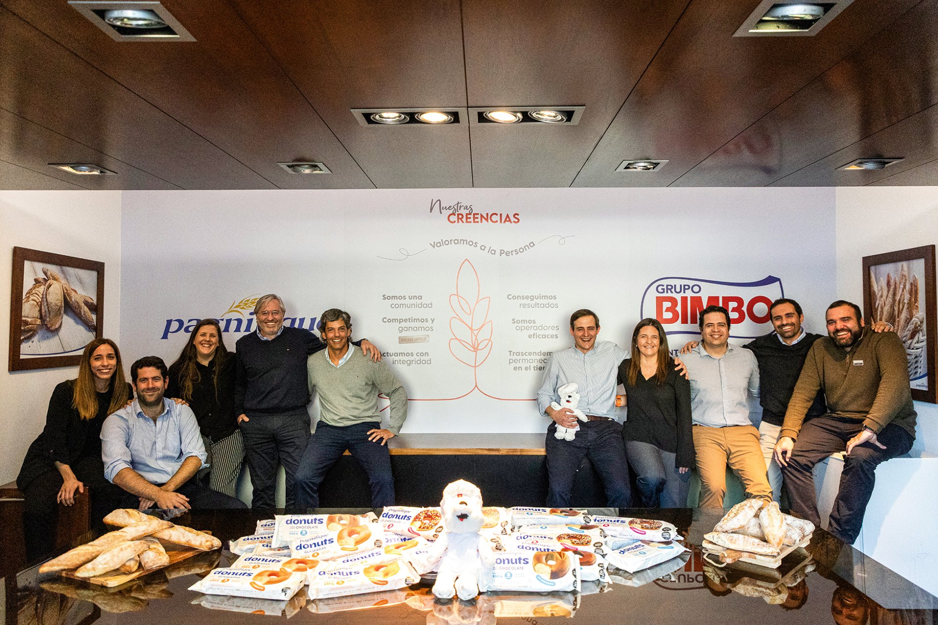 Cómo se conforma el equipo gerencial de Bimbo, cuáles son sus metas y