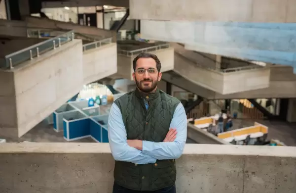 Quieren crear medicamentos escribiendo el ADN con IA: jeff Bezos apuesta por ellos y recaudaron US$ 106 millones