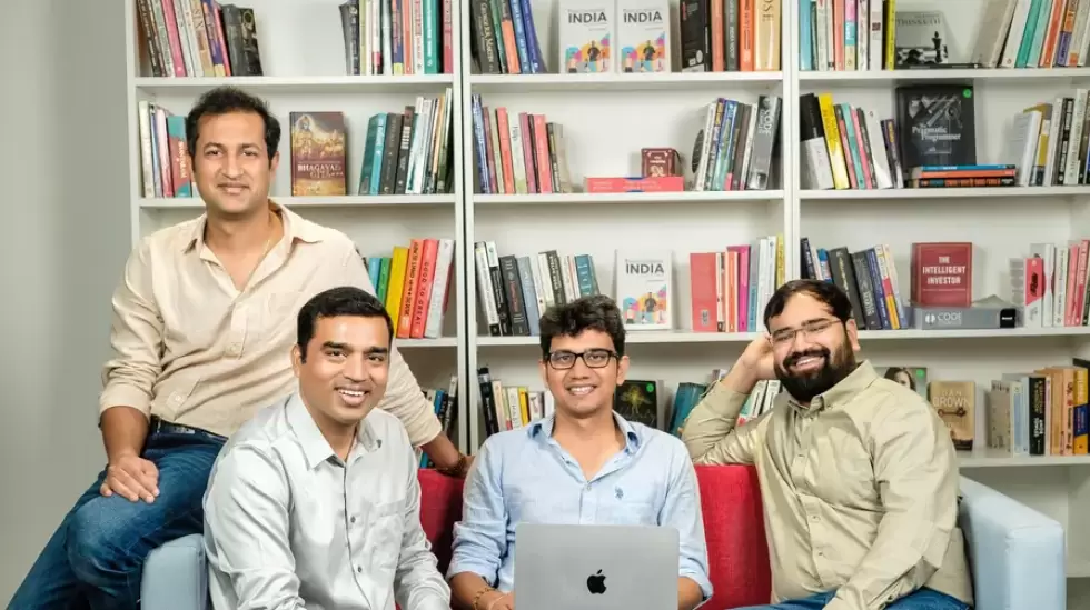 Cofundadores de Groww, de izquierda a derecha: Harsh Jain, Neeraj Singh, Lalit K