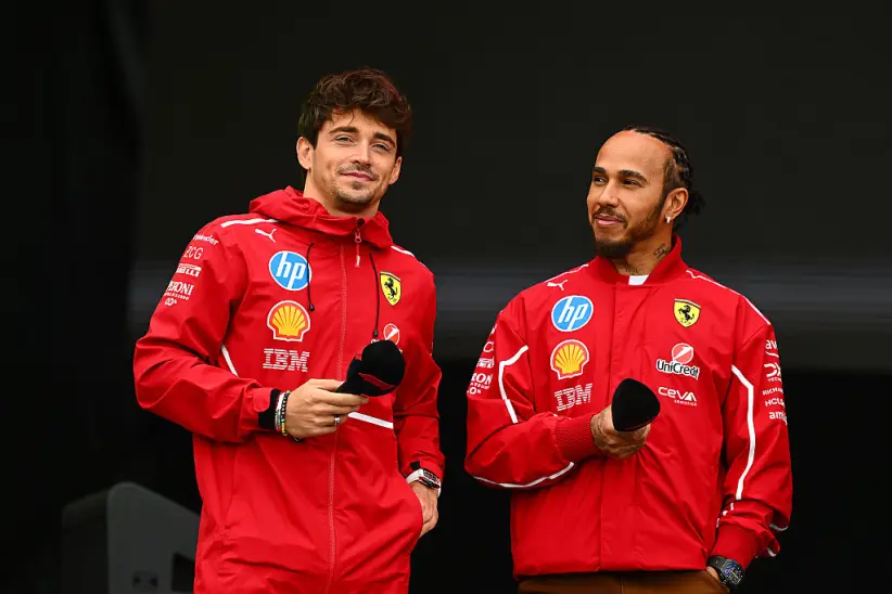 Ferrari Charles Leclerc y Lewis Hamilton (Foto por Mark Sutton - Formula 1/Formula 1 via Getty Images)