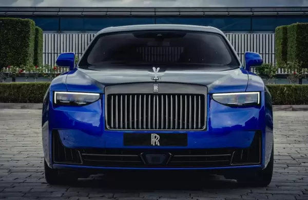 Rolls-Royce revive los arcade de los 80 con un auto de lujo inspirado en Space Invaders y Pac-Man