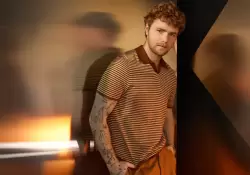 Viva en su auto y grababa en baos pblicos: hoy llena estadios con canciones que transforman el dolor en millones