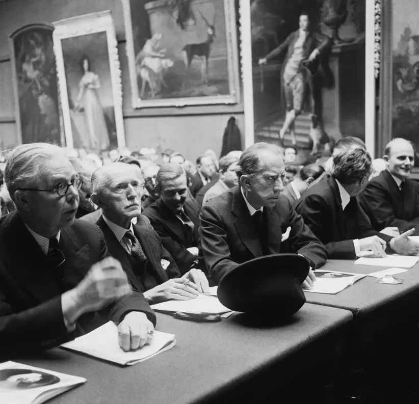 Jean Paul Getty (Photo by Evening Standard/Hulton Archive/Getty Images), en una subasta de Sotheby's 1960