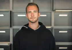 Lo rechazaron cuando presentó su idea, pero ahora su startup de IA recauda millones y conquista a las marcas más exigentes