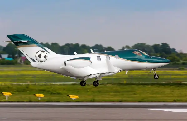El boom de los jets privados para moverse durante el Mundial: precios, rutas y reservas