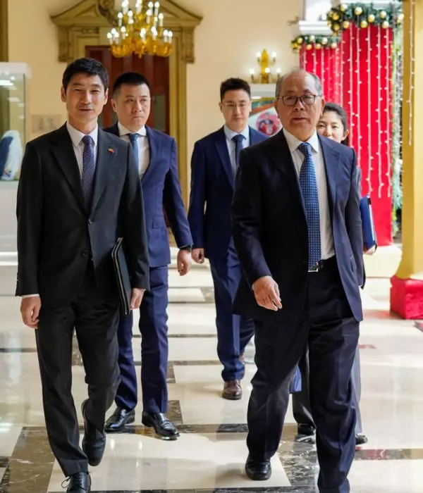 embajador de china en venezuela lanh y el enviado especial de xi jinping qiu xiaoqi en caracas