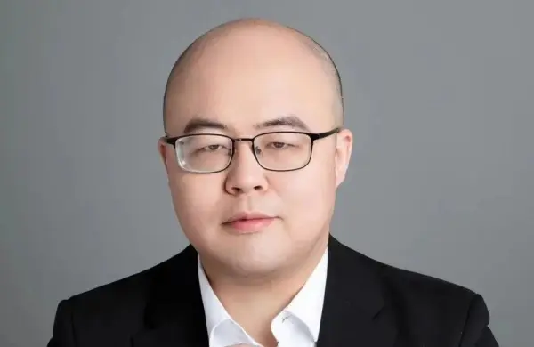 Con tan solo 36 años, este fundador de una firma de IA logró una fortuna de más de US$ 3.000 millones tras debutar en la bolsa