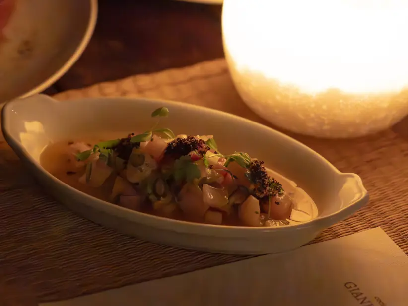 Platos del menú de Gianluca Cossu en La Huella. Foto: Gentileza.